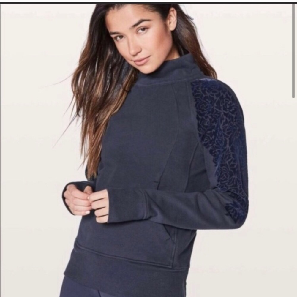 LULULEMON Navy Blue Floral Flock Pullover Size 4